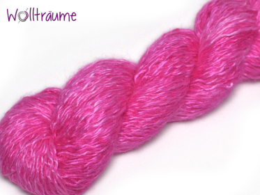Curly magenta, handgefärbte Wolle von wollträume